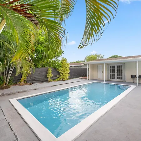 Near Parks And Casinos Modern Home In Hollywood!
